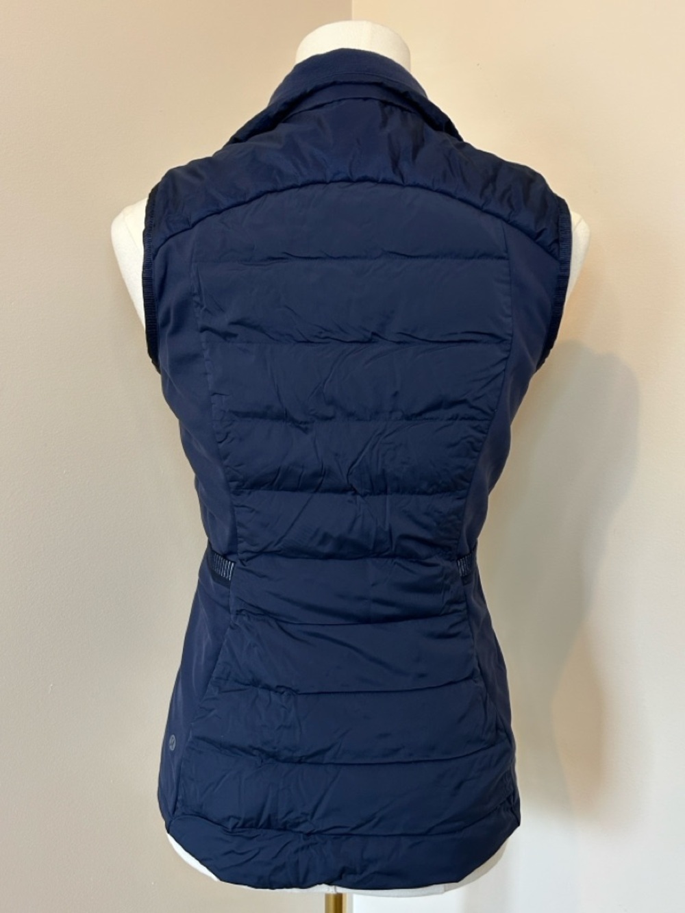Lululemon Down For It All Vest True Navy Size 6 - Picture 7 of 8